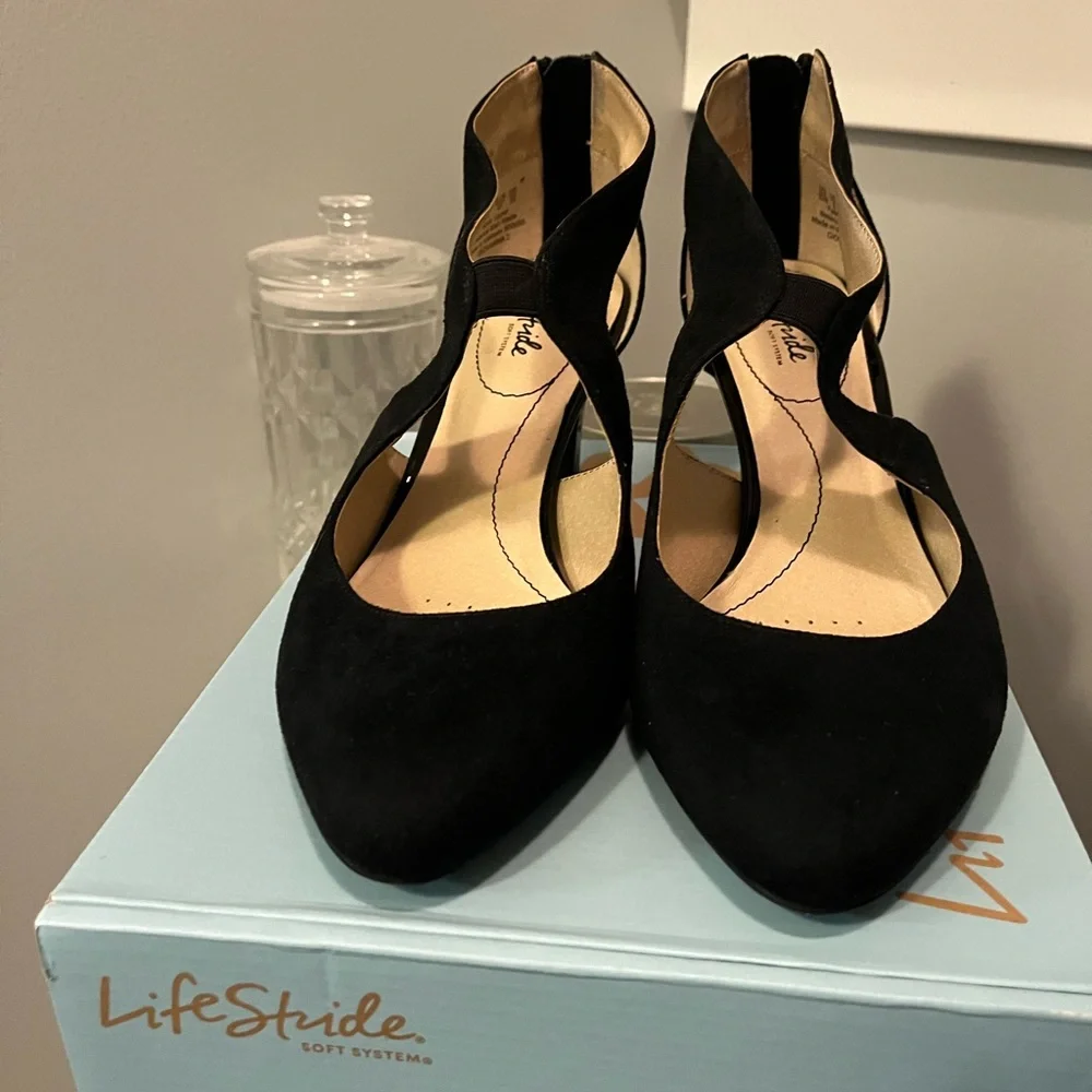 Giovanni 2 Black Cutout Heels NIB